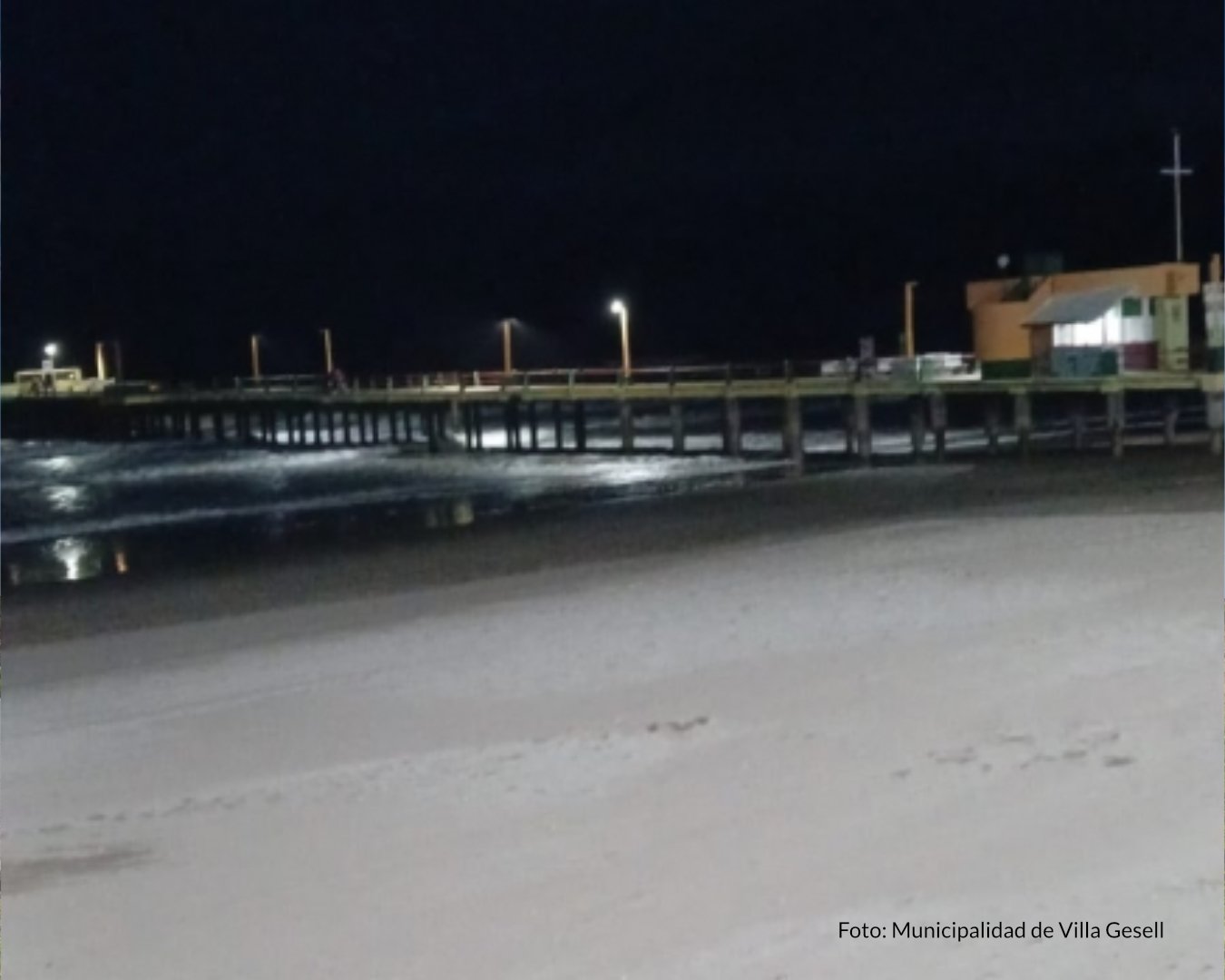 La rambla vuelve a encenderse: repararon la iluminación en el sector del muelle